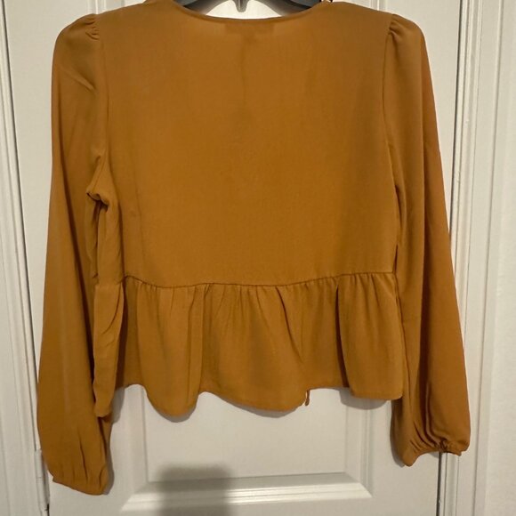 Olive + Oak Long Sleeve Golden Mirage Peplum Blouse Size L - Picture 2 of 10